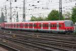 Die 143 036-2 schiebt ihre S8 von Dortmund ein in Mgladbach HBF am 11.05.2010