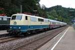 Am 13.09.2014 stand 111 001-4 mit ihren TEE Wagen abgestellt auf Gleis 2 (Durchfahrtsgleis) in Triberg.