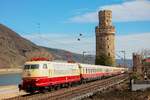 DB 103 113-7 mit Rheingold in Oberwesel und fuhr ins DB Museum Koblenz L�tzel, M�rz 2021.