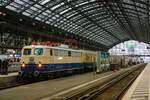 DB E10 1239 mit FEK-Rheingold in K�ln Hbf, Dezember 2023.