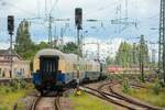 DB 110 350-6 mit Rheingold bei der Ausfahrt in M�nchengladbach Hbf, Mai 2026.
