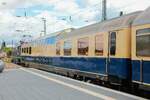 DB 110 350-6 mit Rheingold Domecar Aussichtswagen in M�nchengladbach Hbf, Mai 2026.