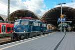 DB 110 350-6 mit Rheingold Domecar Aussichtswagen in M�nchengladbach Hbf, Mai 2026.