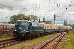 DB 110 350-6 mit Rheingold bei der Einfahrt in M�nchengladbach Hbf, Mai 2026.