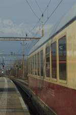 Seitenansicht des WRmz der VEB im Rheingold-Charterzug von Treinreiswinkel (Niederlande). Im Hintergrund die Schneebedekcten Berge der Schweizer Alpen zur franz. Grenze.
Sion, der 26.2.2011