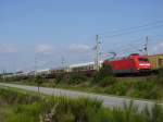 Was ist das denn? - es soll der TEE  Rheingold  sein, aber nicht wie vom Veranstalter AKE Eisenbahntouristik angekndigt mit einer 103 sondern mit 101 086 (so ein Stilbruch!) auf der Fahrt Kln - Hamburg - Warnemnde; kurz vor Bchen, 20.08.2011
