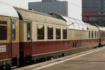 Rheingold Domecar Aussichtswagen in Essen Hbf, Juli 2016.