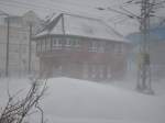 Der Schneesturm  Keziban  hllte das Fahrdienstleiterstellwerk von Bergen/Rgen am 30.Januar 2010 ein.