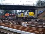 Flotter belgischer dreier. Von Aachen HBF kommen die SNCB-Loks 7776, 7842 und 7788 um am Westbahnhof an einen Gterzug zu koppeln. Links steht ein Locon Bauzug mit drei Kipper. Dort werden zwei Weichen auf der Strecke nach Montzen eingebaut.