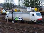 Flotter dreier aus Belgien, 7779,7857 und 7773 fahren mit einem Gterzug die letzten Meter der Strecke von Montzen in den Aachener Westbahnhof ein. Unten auf dem Gleis 186144 abgebgelt und mit Graphiti beschmiert.