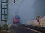 Nachschu auf einen Thalys im Nebel auf der Sdrampe von Aachen kurz vor dem  Buschtunnel Richtung Belgien.
