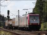 185 591 mit einem Gterzug aus Montzen/Aachen-West Richtung Kln bei der Durchfahrt von Stolberg Hbf 22.8.09