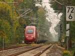 Der Thalys von Paris-Nord nach Kln hat heute am 07.10.2010 fast 30 min. Versptung. Hier im langsam sich auflsenden Nebel auf der Sdrampe runter nach Aachen Hbf.