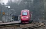 Recht zgig durchfhrt der Thalys den Bahnhof in Eschweiler am 06.04.2013.