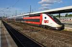 310 048-8 verlässt am Abend des 01.06.2019 als TGV9570 nach Paris Est den Stuttgarter Hauptbahnhof.