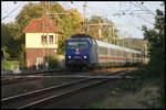 Am 29.10.2006 kam die ZDF Werbelok 120151 mit dem Intercity nach Amsterdam am alten Stellwerk in Westerkappeln Velpe vorbei.