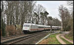 Zug Lok des internationalen IC 146 von Berlin nach Amsterdam-Schiphol war am 12.02.2023 die in IC Farben lackierte DB 101013.