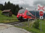 Zwischen Ehrwald und Lermoos fährt am 25.07.2015 der in München gestartete 442 208 als RB 5524 nach Reutte in Tirol.