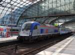 Die 5 370 003 der PKP mit dem  Berlin-Gdansk-Express  EC 55 von Berlin Hbf nach Gdynia Glowna kurz vor der Abfahrt in Berlin Hauptbahnhof am 18.07.2013 