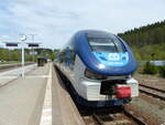 ČD 844 024-0 als Os 17111 nach Karlovy Vary dolni n., am 14.05.2022 in Johanngeorgenstadt.
