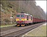 372 013 durch fährt aus Bad Schandau kommend den Haltepunkt Schmilka-Hirschmühle. 31.01.2015 