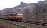 372 013 vor der Kulisse der Schrammsteine auf dem Weg nach Tschechien.