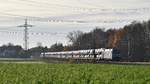 DB Cargo 152 134  AlbatrosExpress TFG & DB Intermodal  mit Autotransportzug in Richtung Bremen (Marl, NI, 05.12.18).