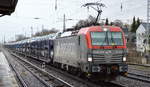 PKP CARGO S.A. mit  EU46-508  [NVR-Number: 91 51 5370 020-7 PL-PKPC] und PKW-Transportzug mit fabrikneuen FIAT 500 aus polnischer Produktion am 08.03.19 Berlin-Hirschgarten.