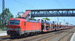 DB Cargo AG [D] mit  193 374  [NVR-Nummer: 91 80 6193 374-6 D-DB] und PKW-Transportzug am 23.06.20 Bf. Saarmund