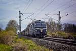 193 811-7 der Railpool mit einem leeren Autozug bei Westick (17.04.2021) 