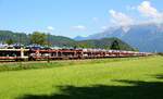 Ich weis nicht, ob ich dieses Foto zeigen soll, es übt für mich eine eigenartige Faszination aus, weil dieser Zug so ewig lang ist: Ein Autozug mit 186 440 an der Spitze am 10.07.2021 auf