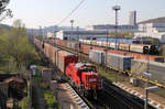 DB Cargo 261 046 mit einer Übergabe vom Eisenacher Opelwerk zum Bahnhof Eisenach.