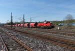 DB 265 006-7 mit Tanoos-Wagen aus Richtungen Heringen (Werra), am 11.04.2022 bei der Einfahrt in Gerstungen.