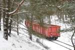 mit Schreddermaterial beladene offene Gterwagen am 07.01.2010 auf der Eberswalder Industriebahn