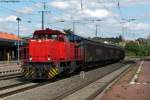 Eine Mak G 1206 passiert mit vier Schiebewandwagen am Haken den Bahnhof Bretten. Aufgenommen am 30.08.2011.