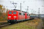 151 167-4 & 151 129 mit Andernacher in Duisburg Rheinhausen, November 2020.