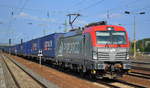 PKP CARGO S.A. mit  EU46-509  [NVR-Number: 91 51 5370 021-5 PL-PKPC] und einem typischen Containerzug mit den blauen Containern von der China Silk Road am 03.09.18 Bf. Flughafen Berlin-Schönefeld.