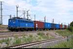 Containerzug mit 140 678-4 der Eisenbahngesellschaft Potsdam mbH (EGP) fährt in Halle (Saale), Karl-von-Thielen-Straße, auf der Ostumfahrung für den Güterverkehr Richtung Norden.