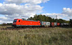 187 141-7 zieht ein Containerzug in Richtung Hamburg.