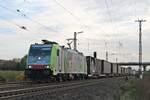 Mit dem  Jan de Rijk -Containerzug nach Rotterdam fuhr am Nachmittag des 19.10.2017 die Re 486 505, die den Zug bis Venlo bespannte, bei Müllheim (Baden) in Richtung Freiburg (Breisgau).