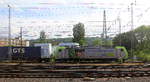 486 504 von BLS fährt mit einem GTS-Containerzug aus Zeebrugge-Ramskapelle(B) nach Piacenza(I) und fährt in Richtung