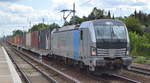 Retrack GmbH & Co. KG mit Rpool Vectron   193 811-7   [NVR-Nummer: 91 80 6193 811-7 D-Rpool] und Containerzug am 13.08.19 Berlin Hirschgarten aus Richtung Frankfurt/Oder.