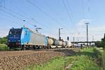 Ausfahrt am Nachmittag des 07.06.2018 von ATLU/RTX 185 510-5 mit ihrem Containerzug nach Belgien, den sie bis Aachen West bespannte, aus dem Überholgleis von Müllheim (Baden) in Richtung