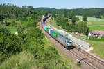 187 523 akiem/Metrans mit einem Containerzug bei Gundelsheim Richtung Donauwörth, 28.06.2019