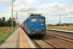 Containerzug mit 140 649-5 der Eisenbahngesellschaft Potsdam mbH (EGP) legt im Bahnhof Rodleben auf der Bahnstrecke Trebnitz–Leipzig (KBS 254) einen Zwischenhalt ein, um Folgezüge passieren zu lassen.
Später geht die Fahrt Richtung Gleisdreieck weiter.
[10.8.2019 | 13:35 Uhr]