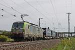 Mit einem Containerzug nach Rotterdam fuhr am Nachmittag des 07.05.2019 die Re 475 401 durch den Bahnhof von Müllheim (Baden) über die RHeintalbahn in Richtung Freiburg (Breisgau).