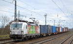 DB Cargo AG [D] mit  193 361  [NVR-Nummer: 91 80 6193 361-3 D-DB] und Containerzug am 28.11.20 Bf.