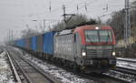 PKP CARGO S.A., Warszawa [PL] mit  EU46-506  [NVR-Nummer: 91 51 5370 018-1 PL-PKPC] und Containerzug am 05.01.21 Berlin Hirschgarten.