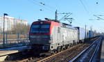 PKP CARGO S.A., Warszawa [PL] mit  EU46-509  [NVR-Nummer: 91 51 5370 021-5 PL-PKPC] und fast leerem Containerzug Durchfahrt Bf. Berlin Hohenschönhausen Richtung Norden am 31.01.21