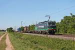 Am Morgen des 02.06.2020 fuhr ELL/SBBCI 193 258  SBB Cargo International  mit einem schwach ausgelasteten Containerzug über die Rheintalbahn an der Gemeinde Hügelheim in Richtung Freiburg